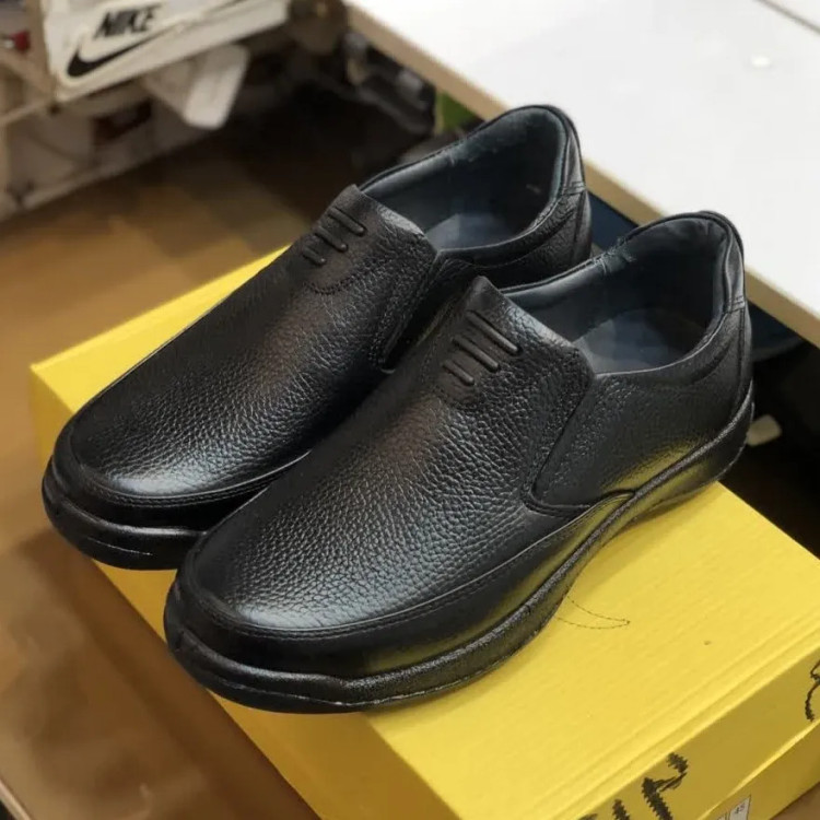 کفش چرم مردانه مدل اوزین مشکی با کفی طبی و زیره پیو سبک