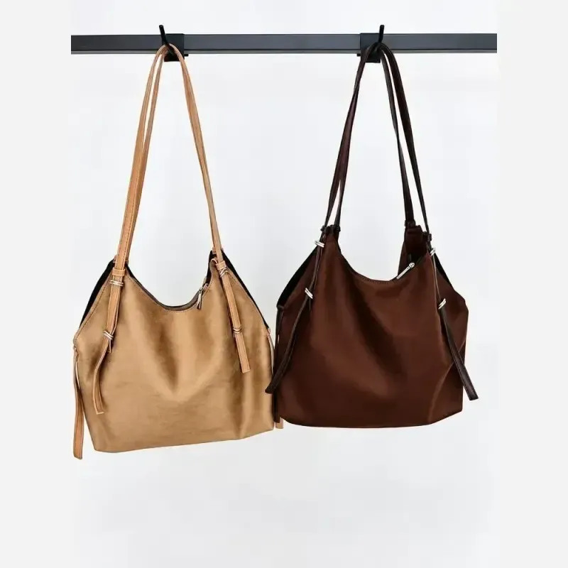 کیف دستی الیزا جیر رنگ موکا شکلاتی با کیف آرایشی